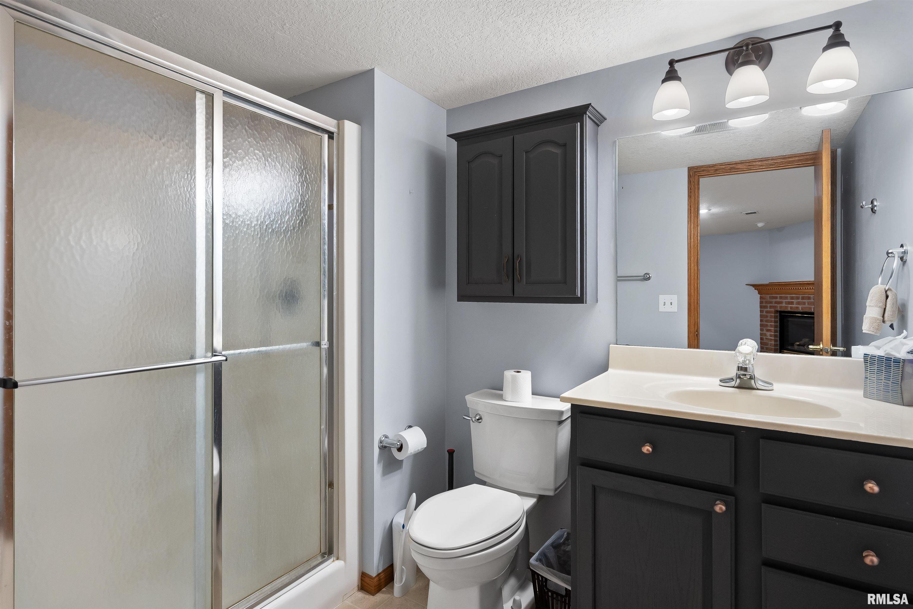 2076 Ashford Road Bettendorf, IA 52722 - Photo 33 of 51 Gallery Image 33