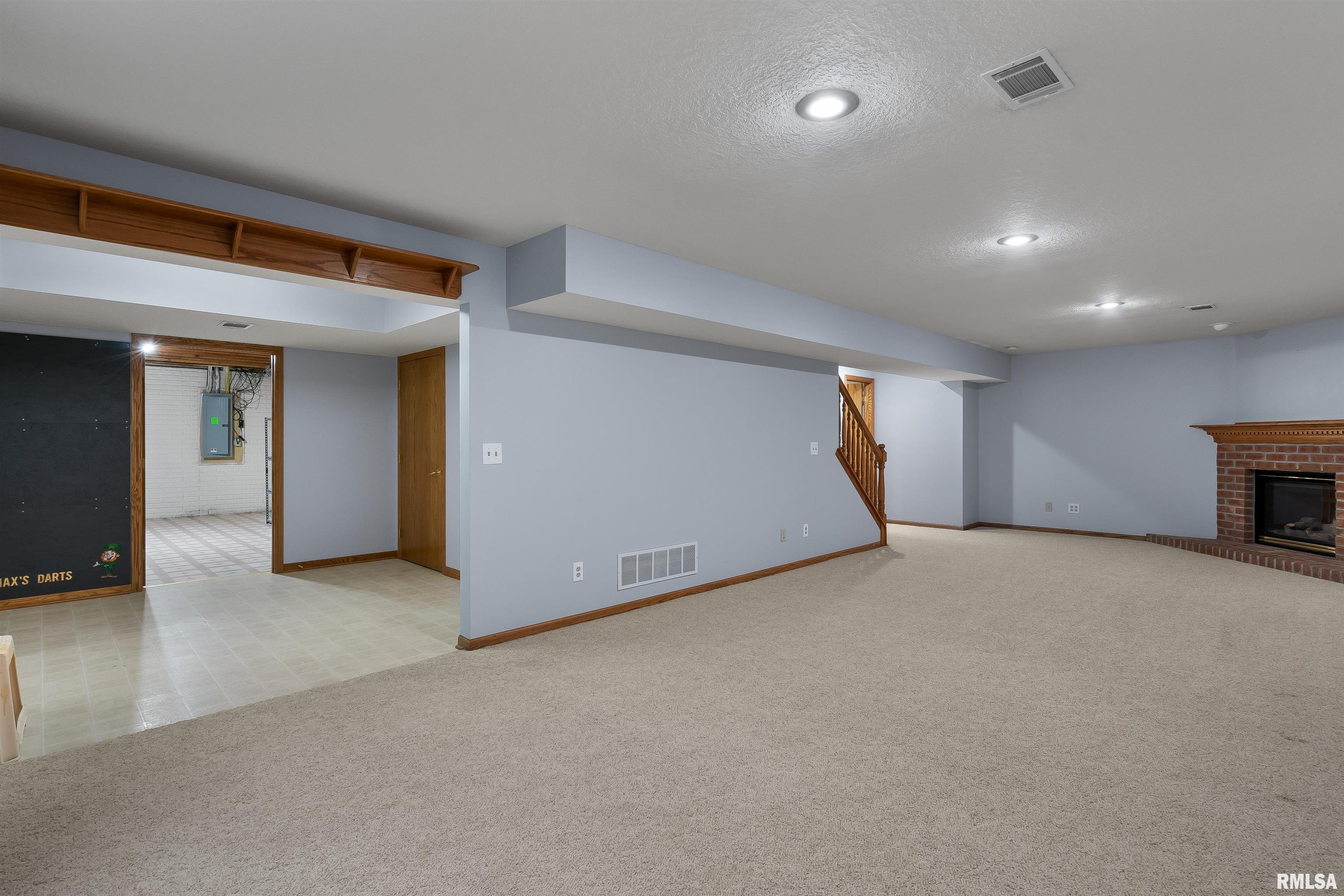 2076 Ashford Road Bettendorf, IA 52722 - Photo 34 of 51 Gallery Image 34