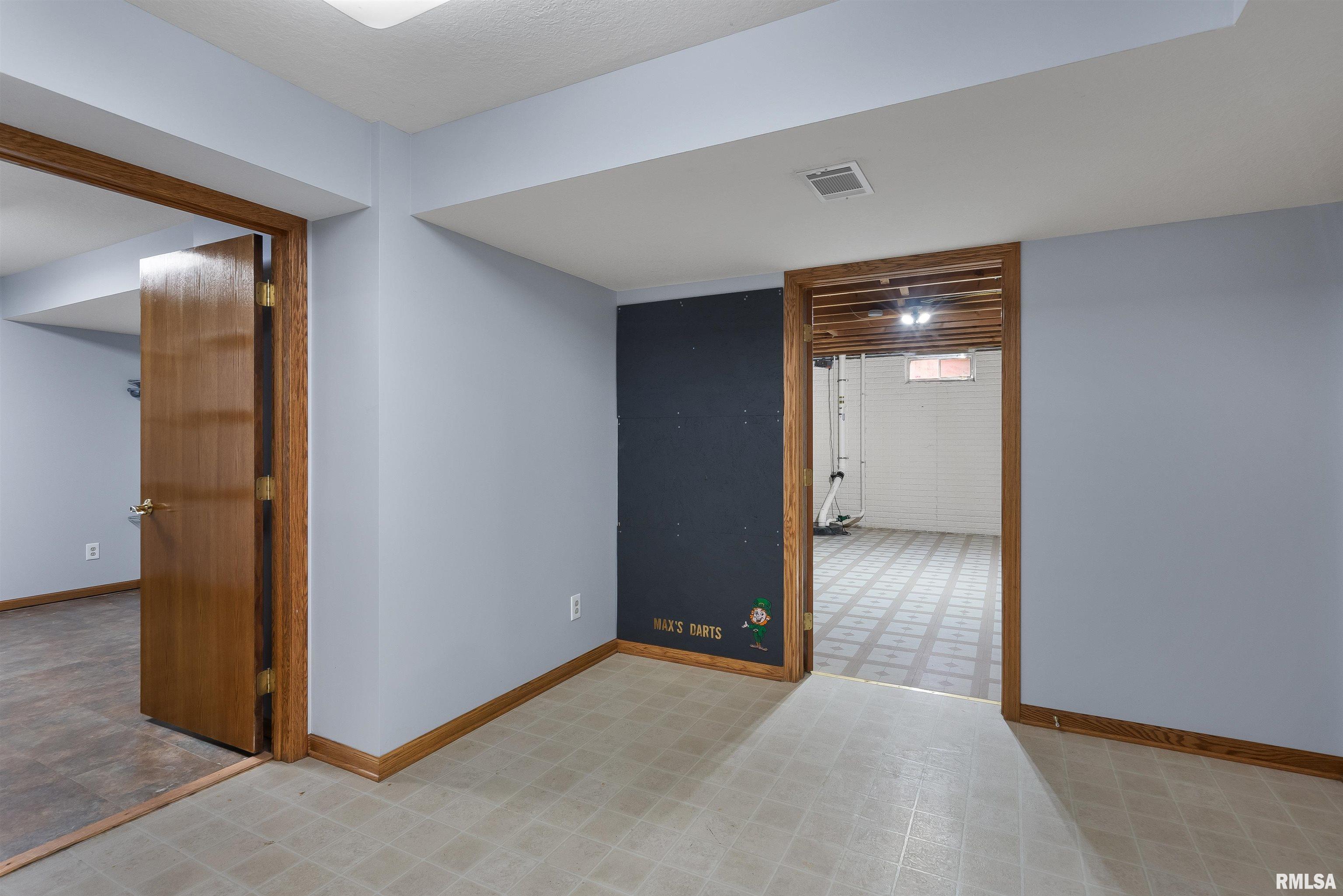 2076 Ashford Road Bettendorf, IA 52722 - Photo 35 of 51 Gallery Image 35