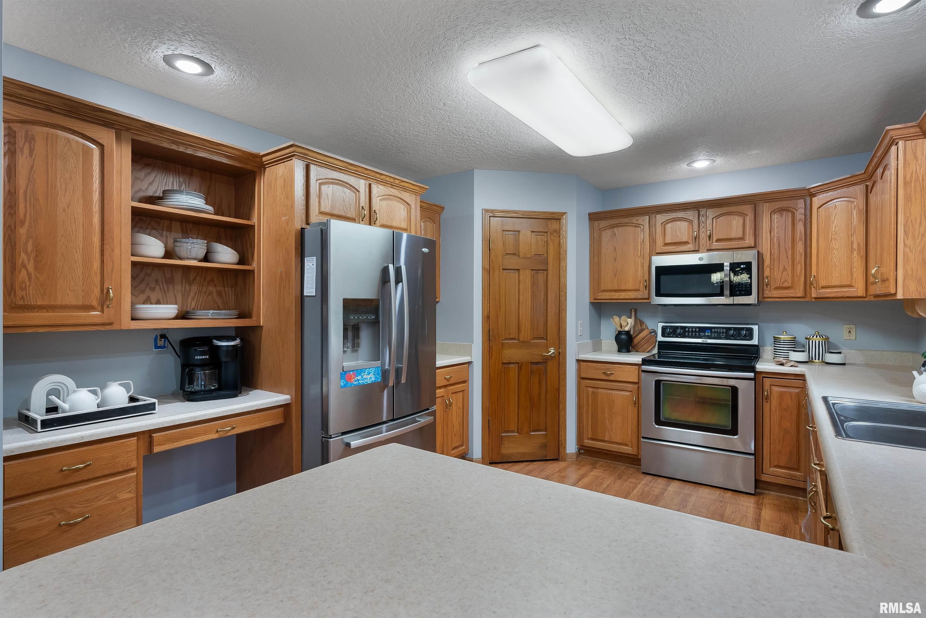 2076 Ashford Road Bettendorf, IA 52722 - Photo 5 of 51 Gallery Image 5