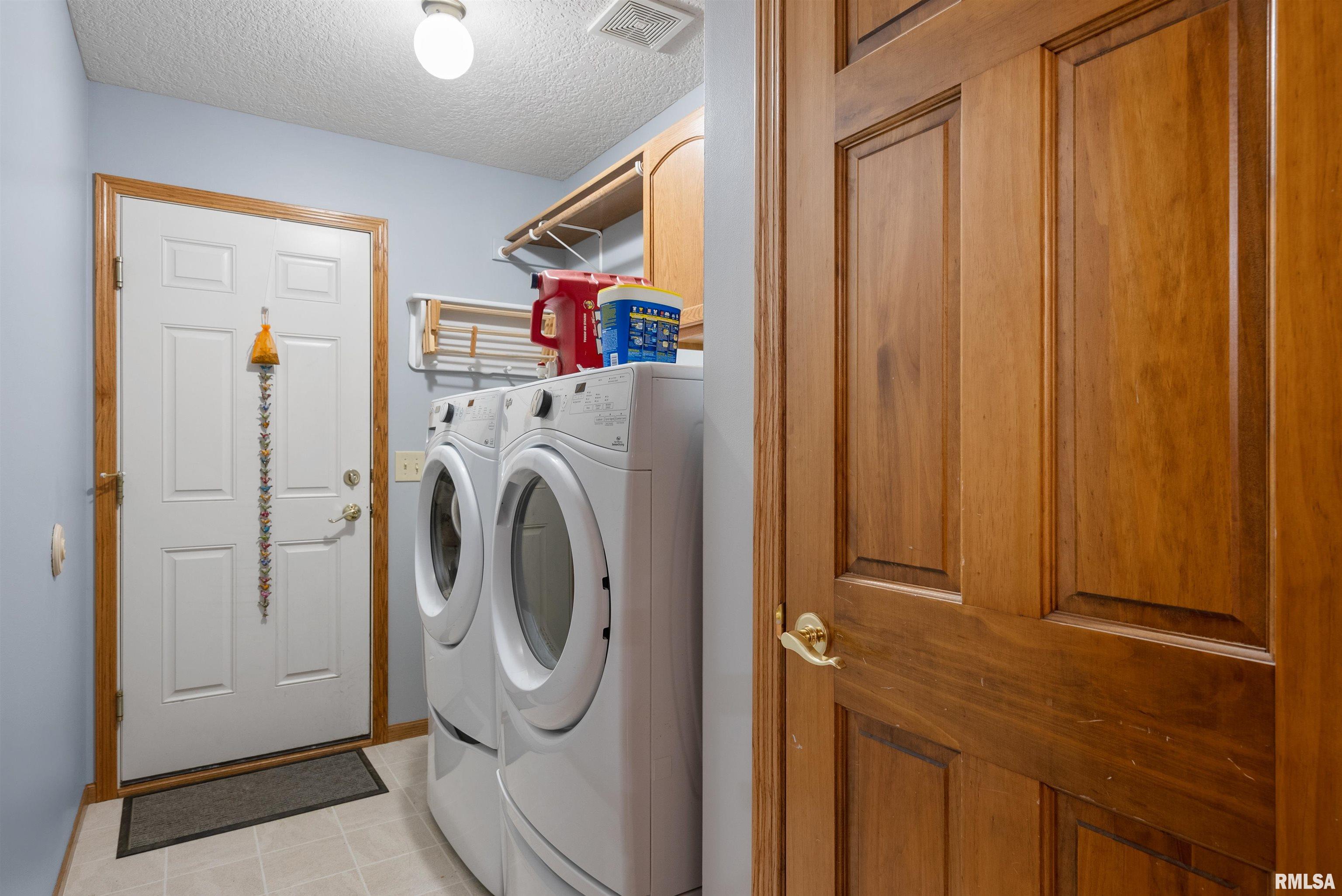 2076 Ashford Road Bettendorf, IA 52722 - Photo 10 of 51 Gallery Image 10