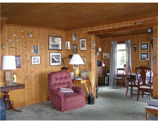 243 Shore Road East Boothbay, ME 04544 - Photo 6 of 20 Living Room.