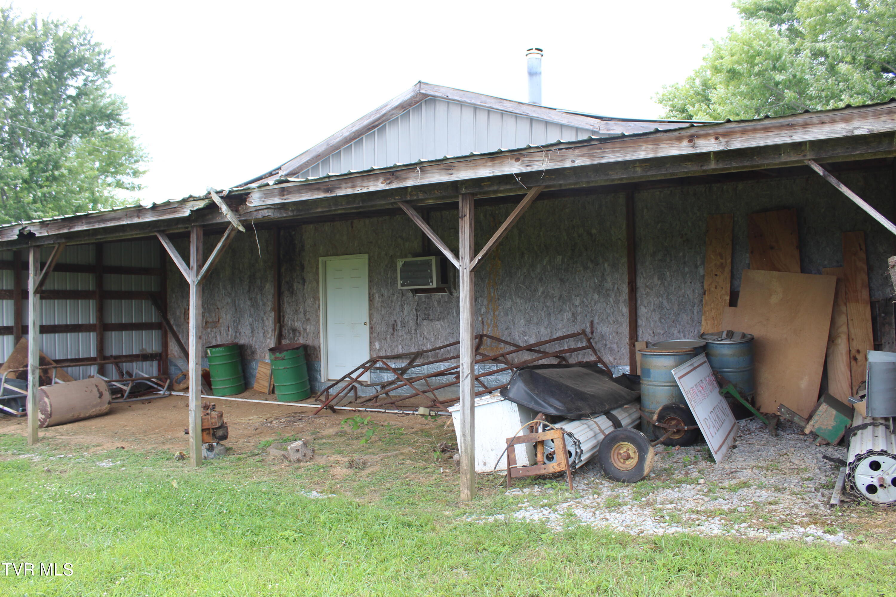 1704 Balls Chapel Road Rose Hill, VA 24281 - Photo 32 of 78 IMG_6049