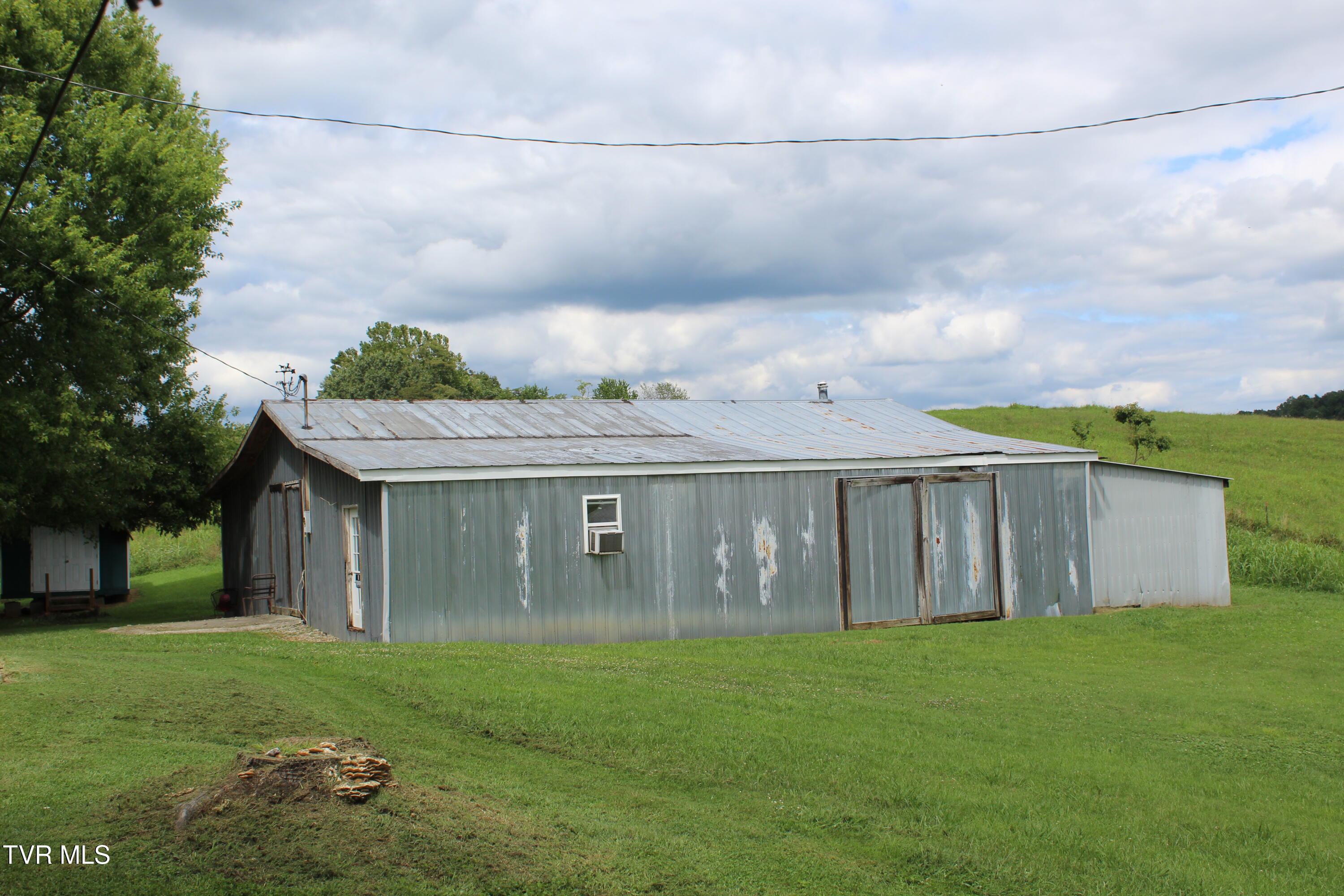 1704 Balls Chapel Road Rose Hill, VA 24281 - Photo 5 of 78 IMG_6032