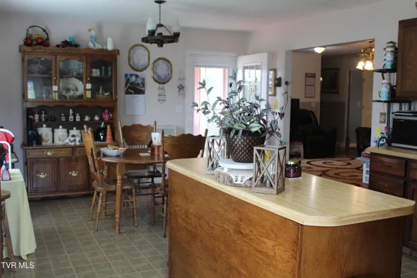 $382,000 | 1704 Balls Chapel Road, Rose Hill, VA 24281