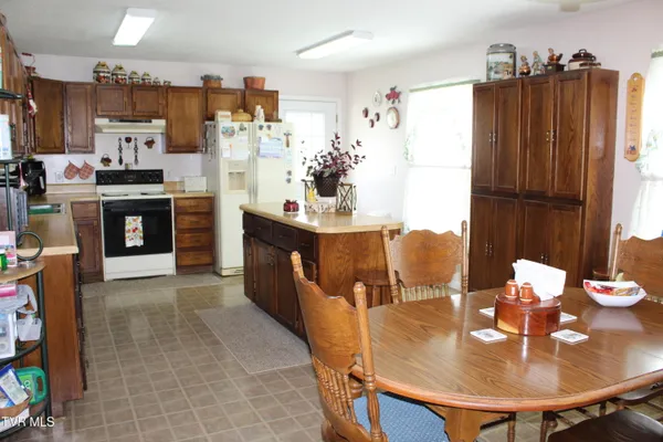 $382,000 | 1704 Balls Chapel Road, Rose Hill, VA 24281