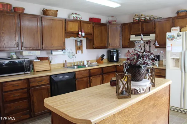 $399,500 | 1704 Balls Chapel Road, Rose Hill, VA 24281