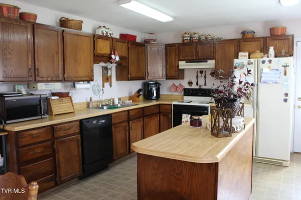 $399,500 | 1704 Balls Chapel Road, Rose Hill, VA 24281