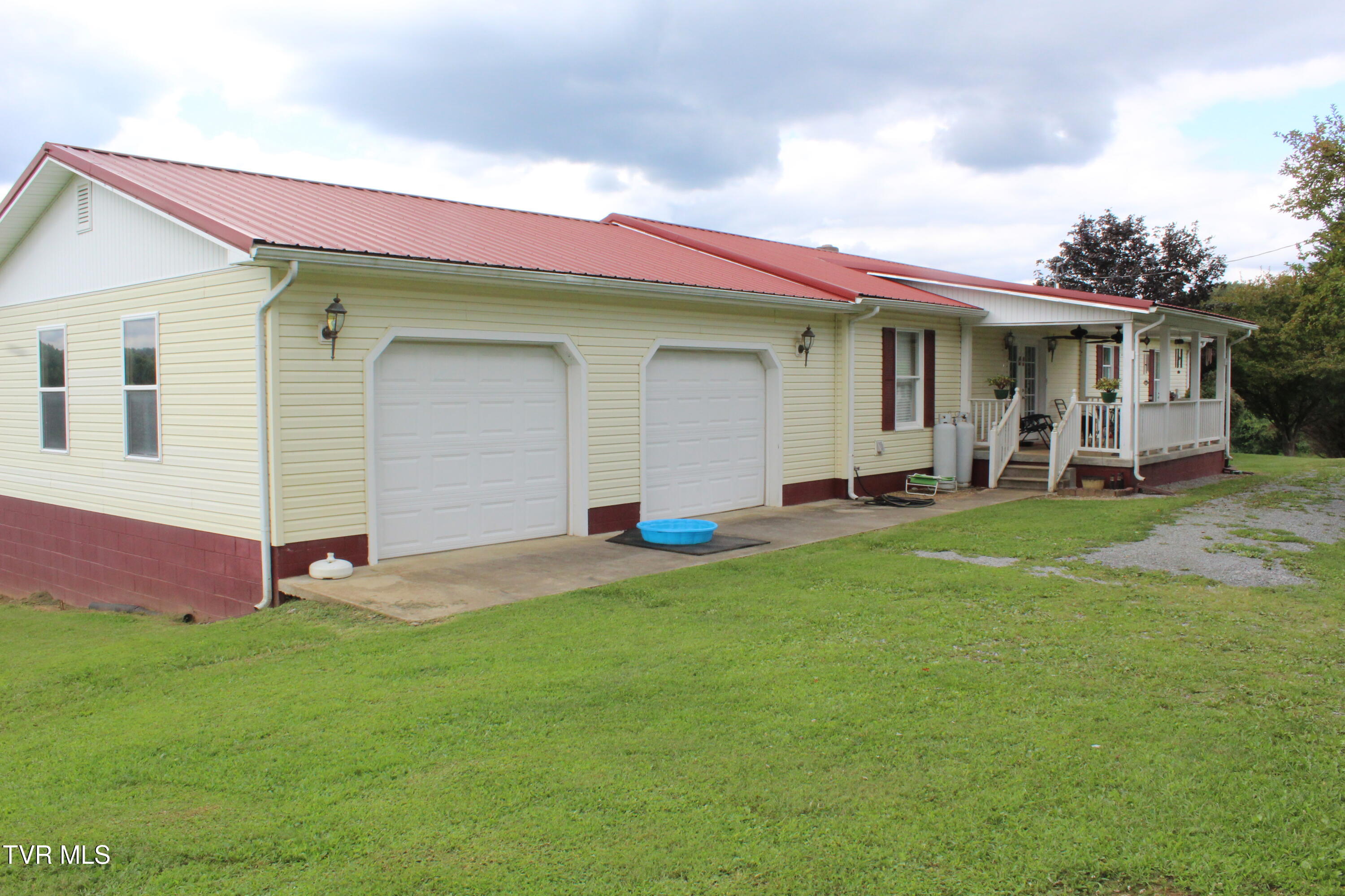 1704 Balls Chapel Road Rose Hill, VA 24281 - Photo 8 of 78 IMG_6069