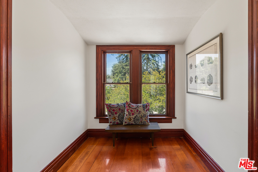 545 Westgate Street Pasadena, CA 91103 - Photo 30 of 41 a room with wooden floor and a window