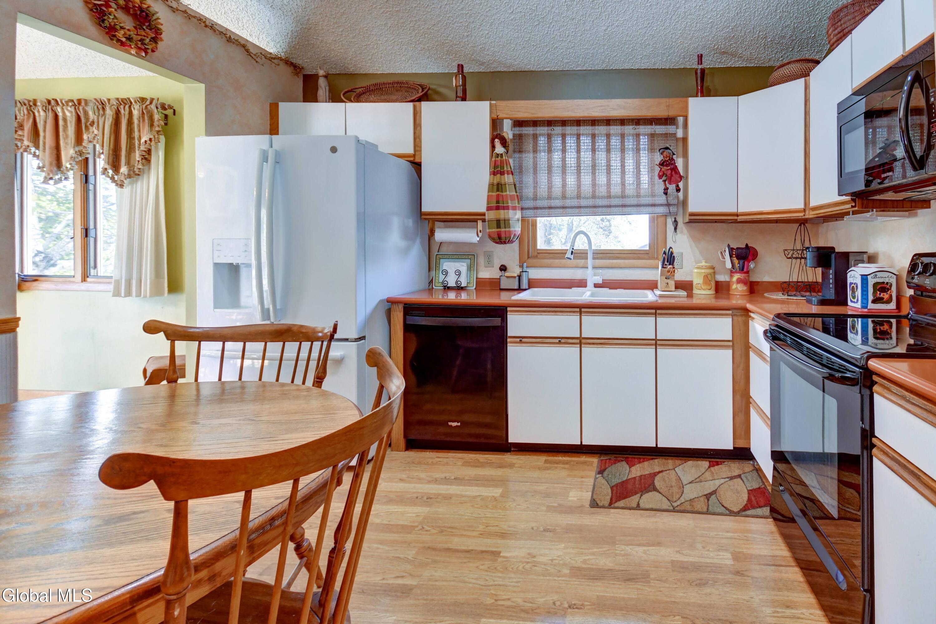 45 Coolidge Road Amsterdam, NY 12010 - Photo 18 of 38 45 Coolidge Rd-41