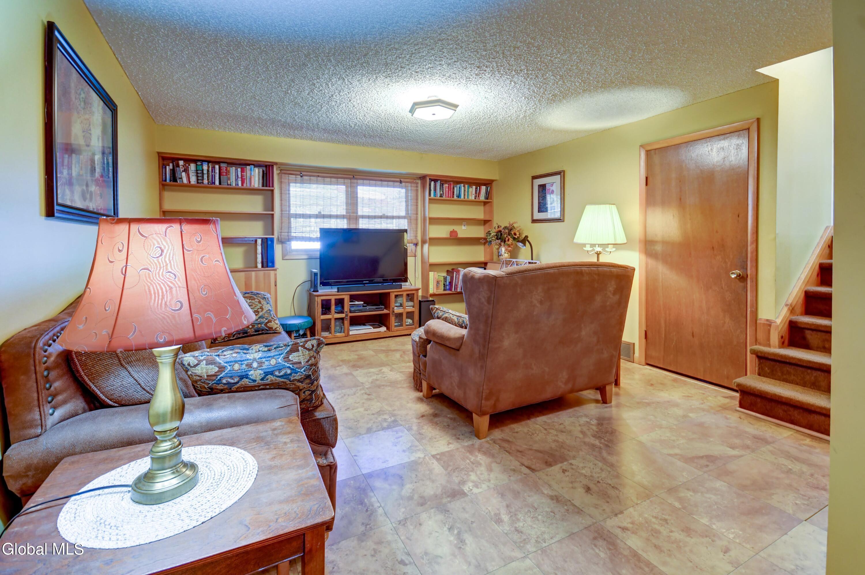 45 Coolidge Road Amsterdam, NY 12010 - Photo 20 of 38 45 Coolidge Rd-43