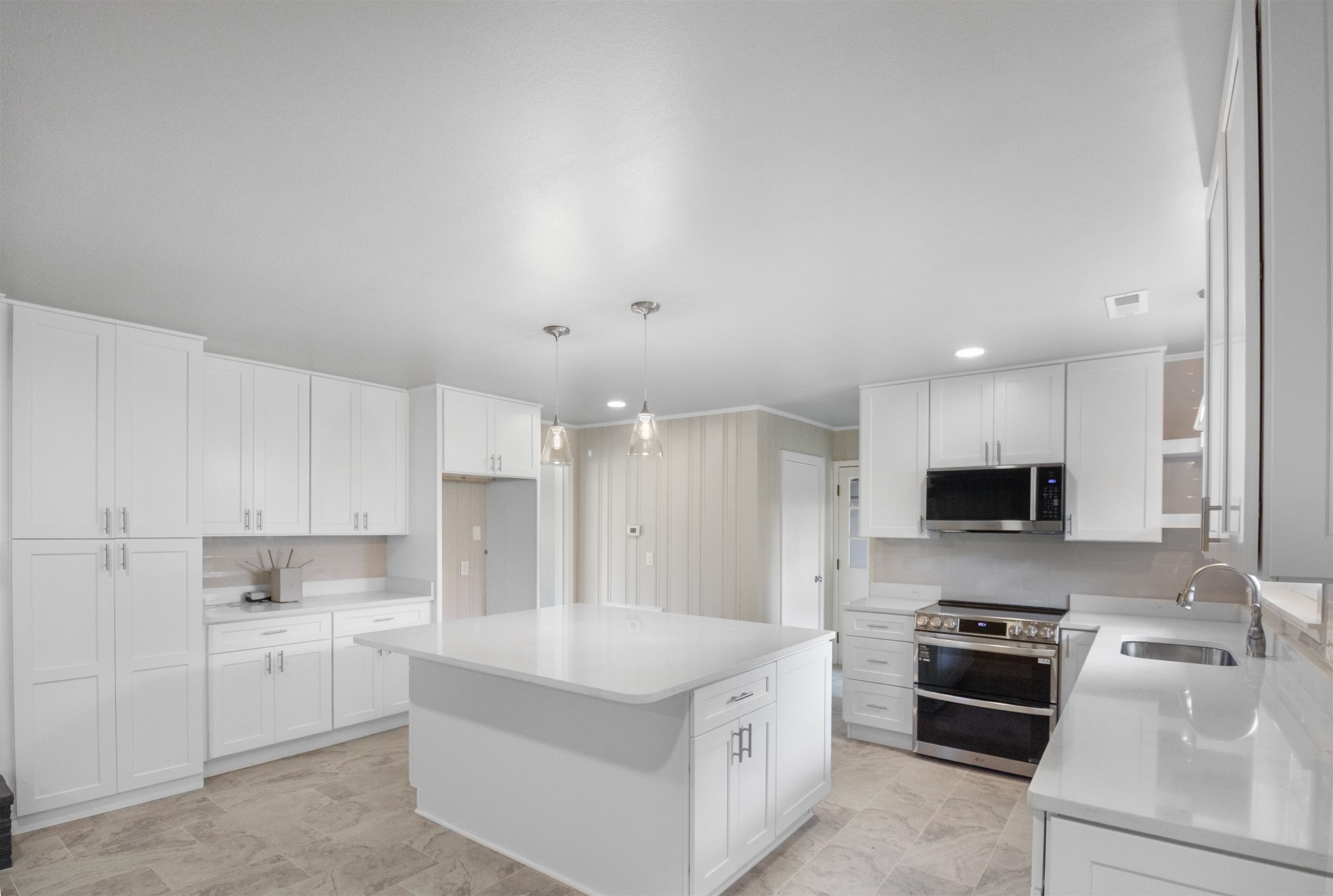 419 West Myrtle Avenue Foley, AL 36535 - Photo 3 of 17 Kitchen