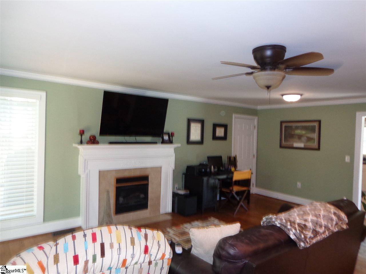 207 Ridgecrest Drive Greenville, SC 29609 - Photo 3 of 22 Gallery Image 3