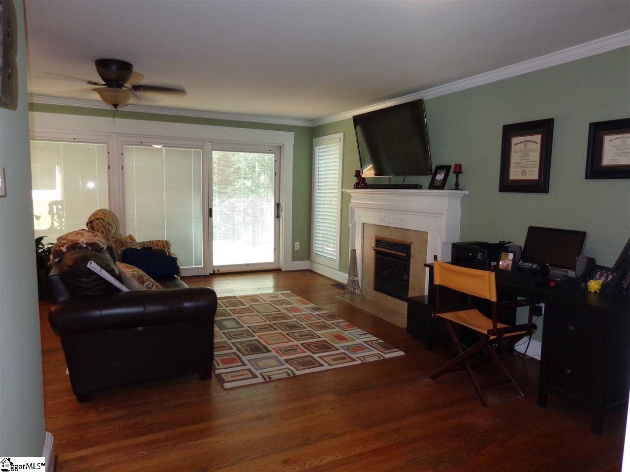 207 Ridgecrest Drive Greenville, SC 29609 - Photo 4 of 22 Gallery Image 4