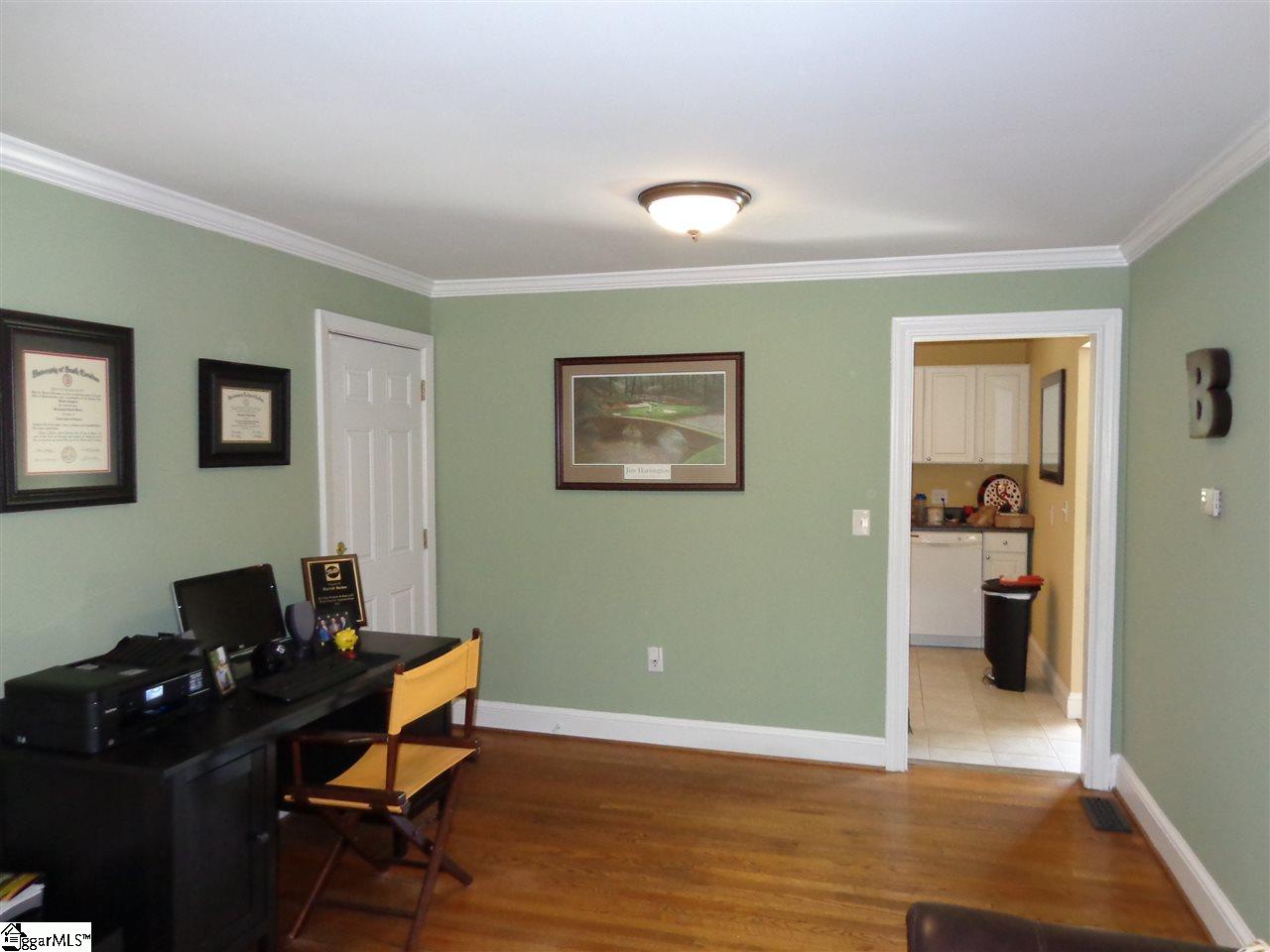 207 Ridgecrest Drive Greenville, SC 29609 - Photo 5 of 22 Gallery Image 5