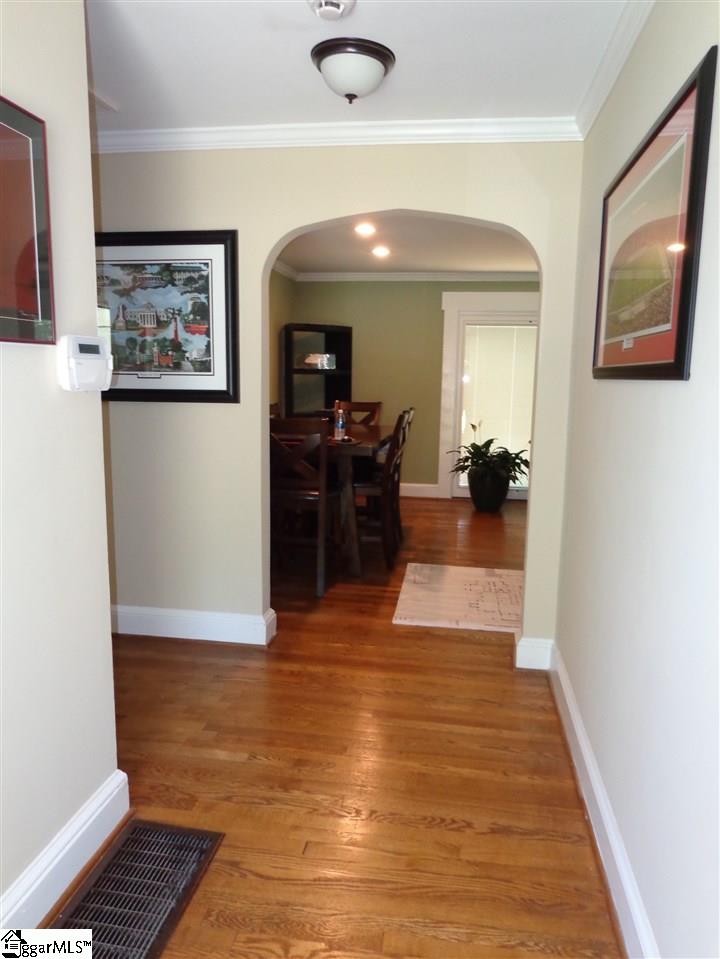 207 Ridgecrest Drive Greenville, SC 29609 - Photo 8 of 22 Gallery Image 8