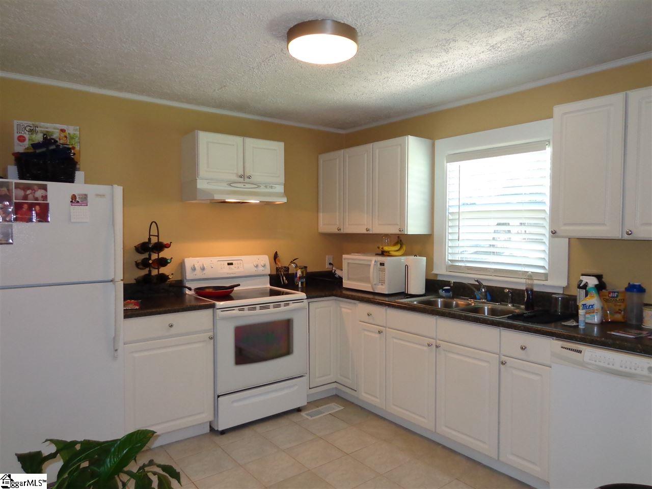 207 Ridgecrest Drive Greenville, SC 29609 - Photo 9 of 22 Gallery Image 9