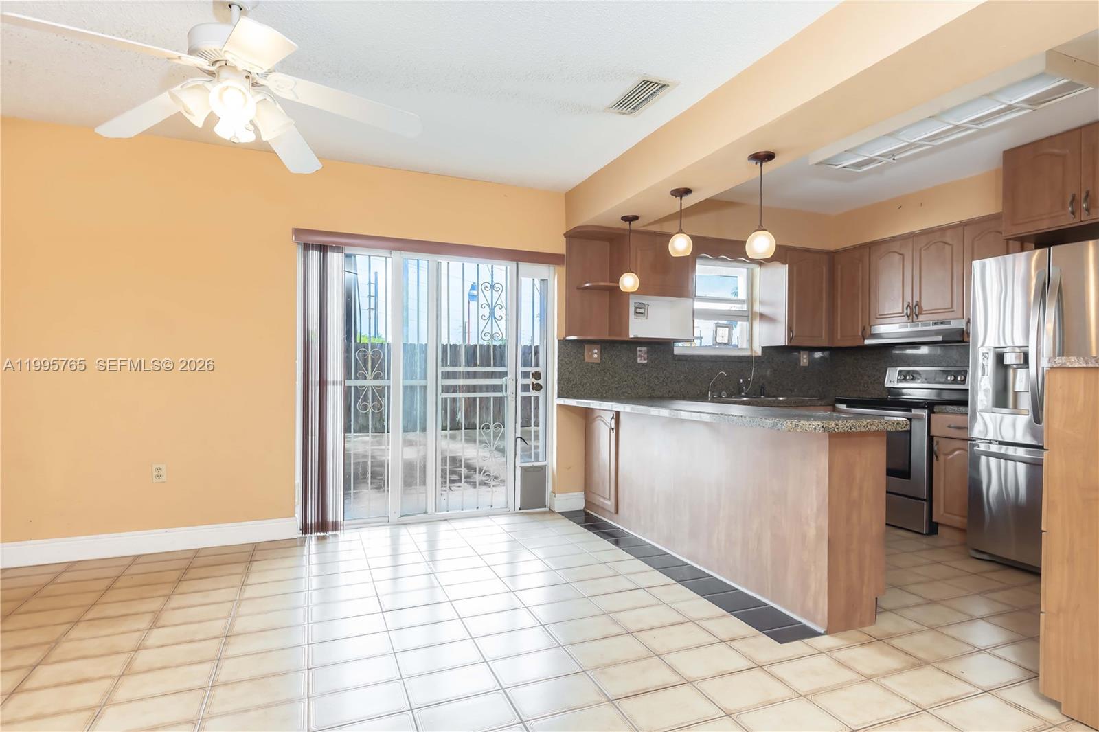 450 Southwest 92nd Avenue, Unit 1 Miami, FL 33174 - Photo 3 of 28