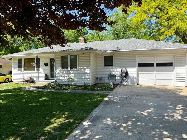 $279,900 | 2718 SW Trail, St. Joseph, MO 64506