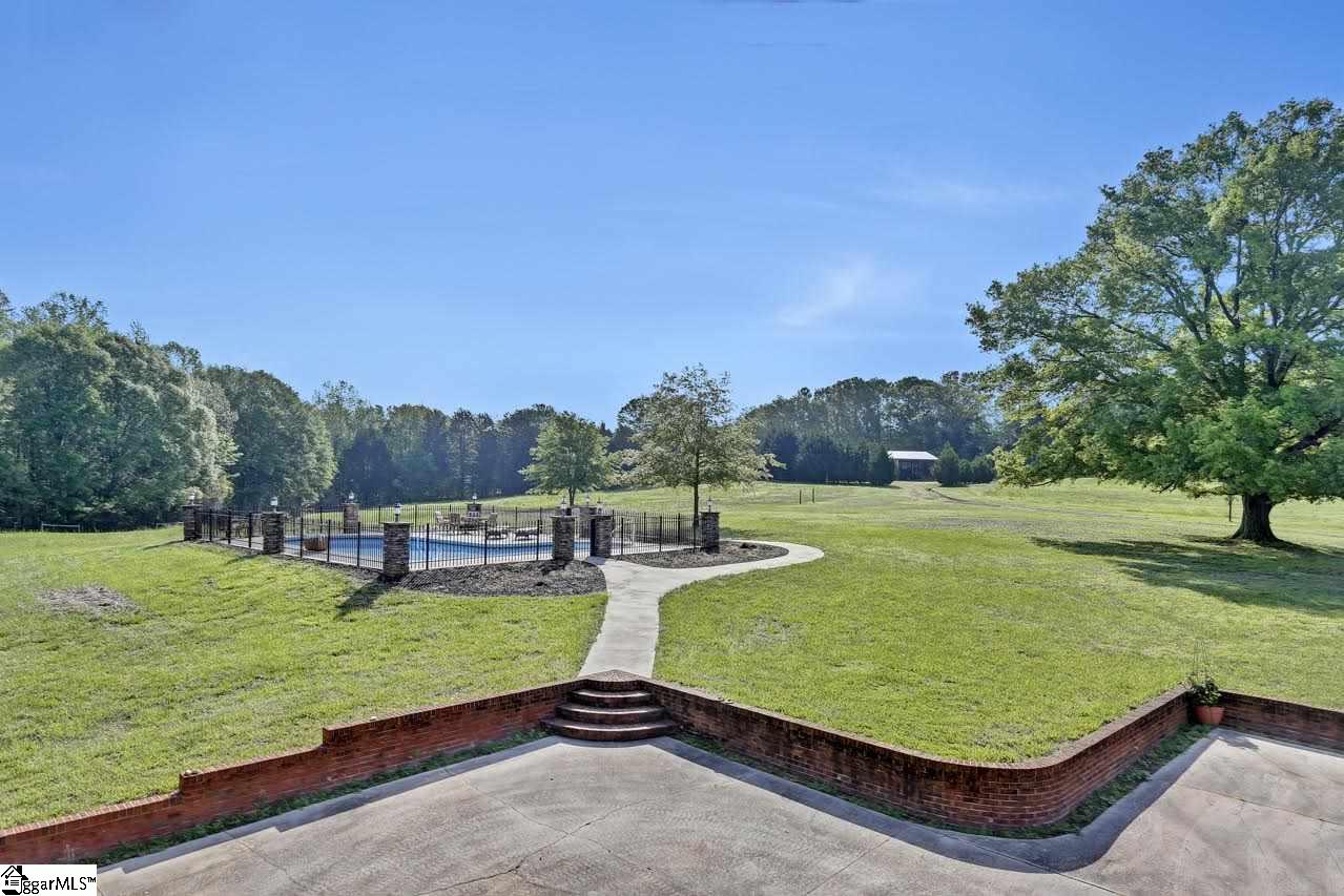 310 Shackleburg Road Anderson, SC 29621 - Photo 2 of 25