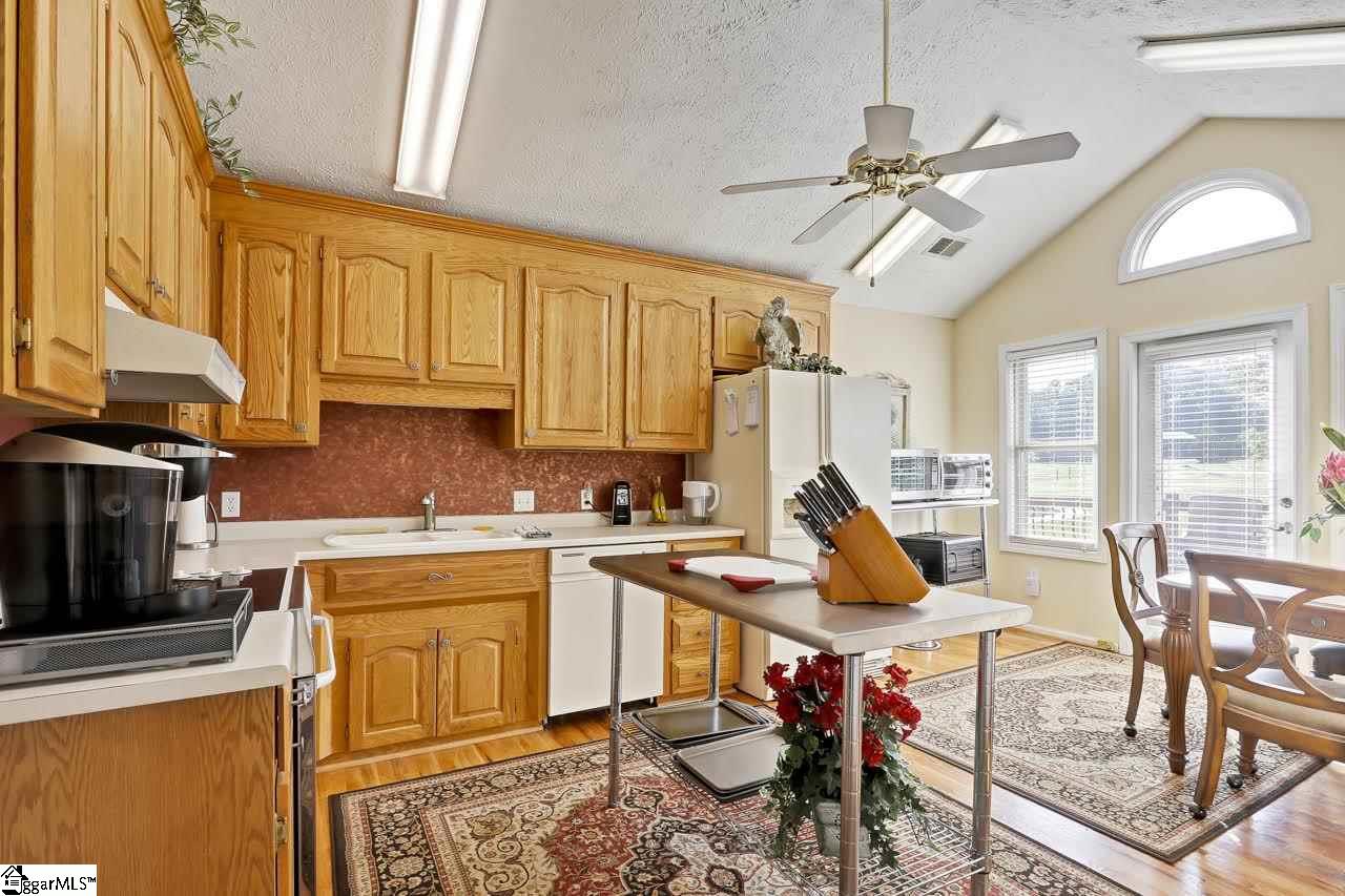 310 Shackleburg Road Anderson, SC 29621 - Photo 3 of 25