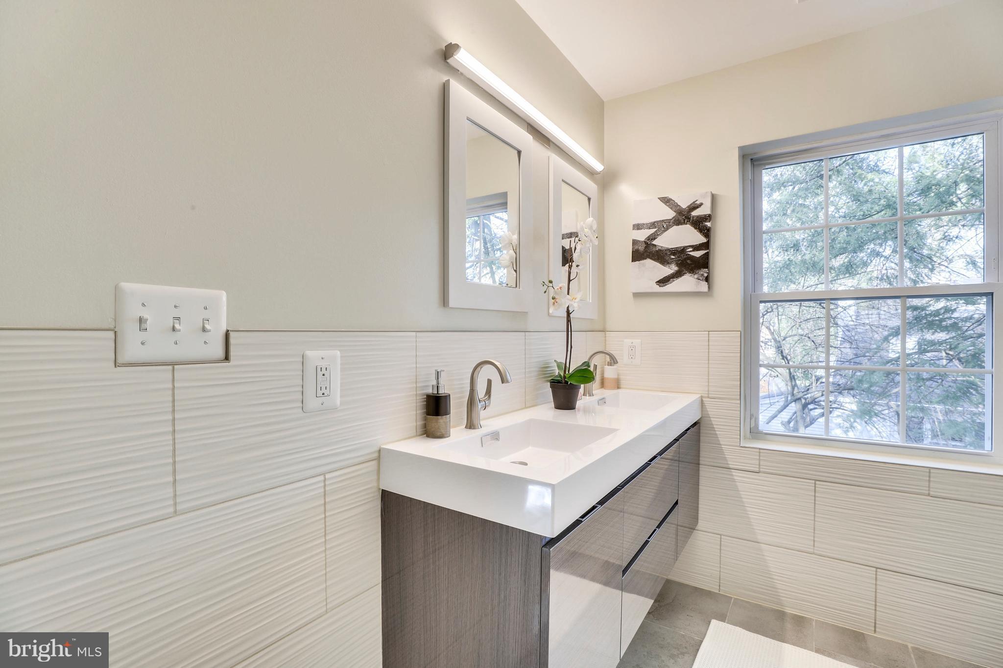 505 Schuyler Road Silver Spring, MD 20910 - Photo 16 of 26 Bath (Master)