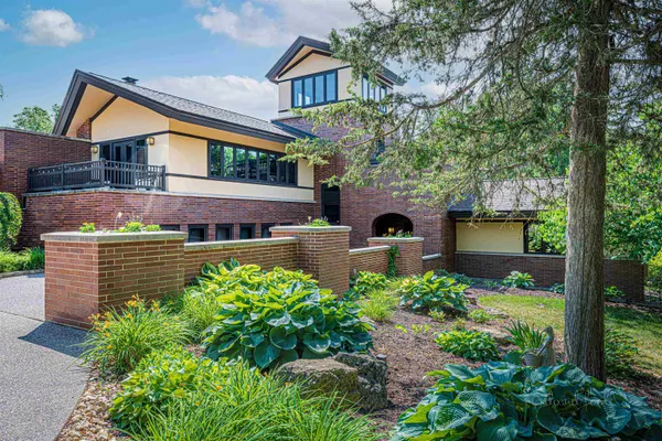 a view of entrance door of the house