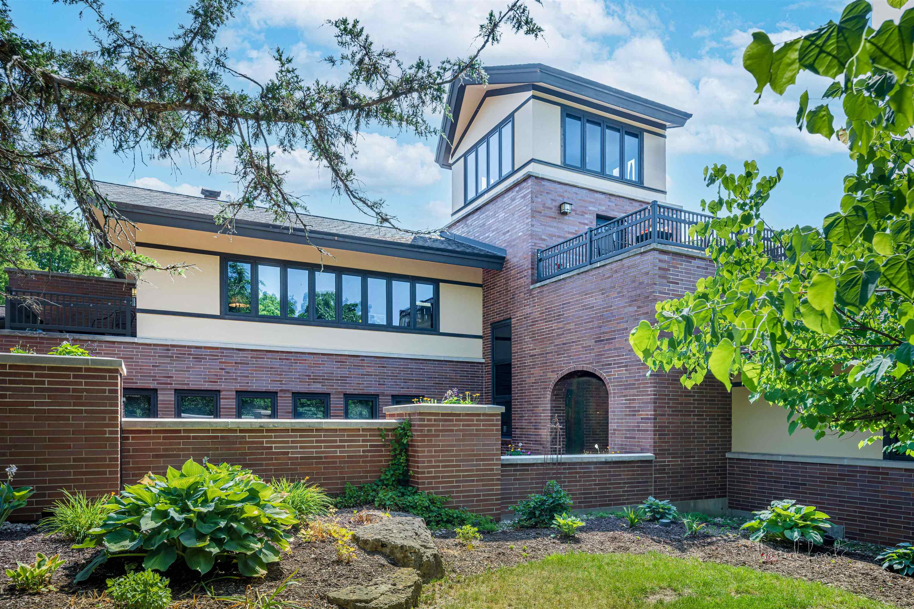 49 High Ridge Run Galena, IL 61036 - Photo 12 of 81 front view of a house with a yard