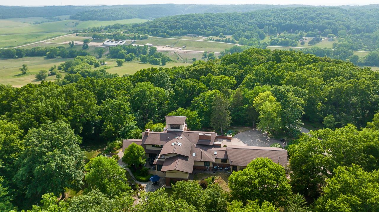 49 High Ridge Run Galena, IL 61036 - Photo 74 of 81 an aerial view of a house with a yard and lake view