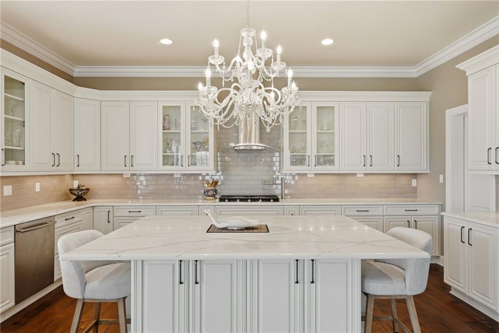 1690 Shelburne Lane Pittsburgh, PA 15217 - Photo 15 of 50 a kitchen with a table and chairs in it