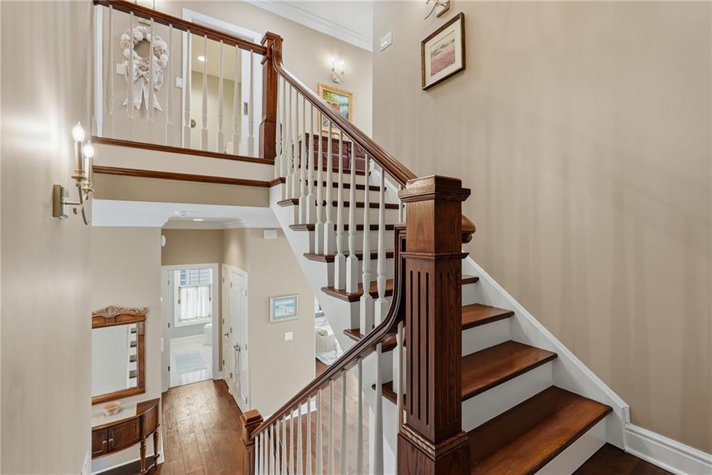 1690 Shelburne Lane Pittsburgh, PA 15217 - Photo 21 of 50 a view of entryway