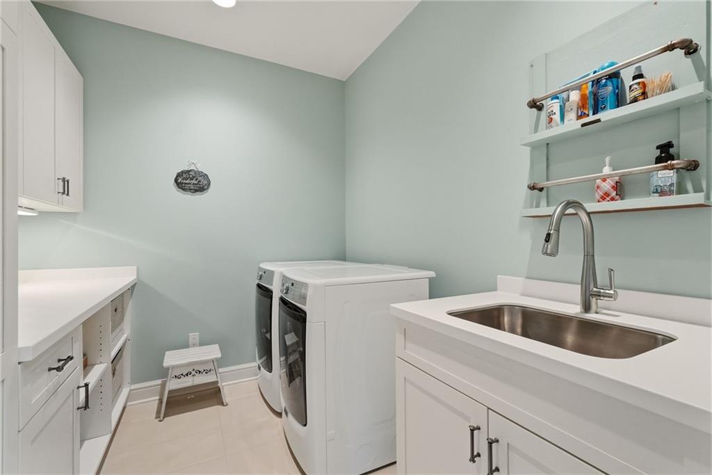 1690 Shelburne Lane Pittsburgh, PA 15217 - Photo 40 of 50 a utility room with dryer and washer