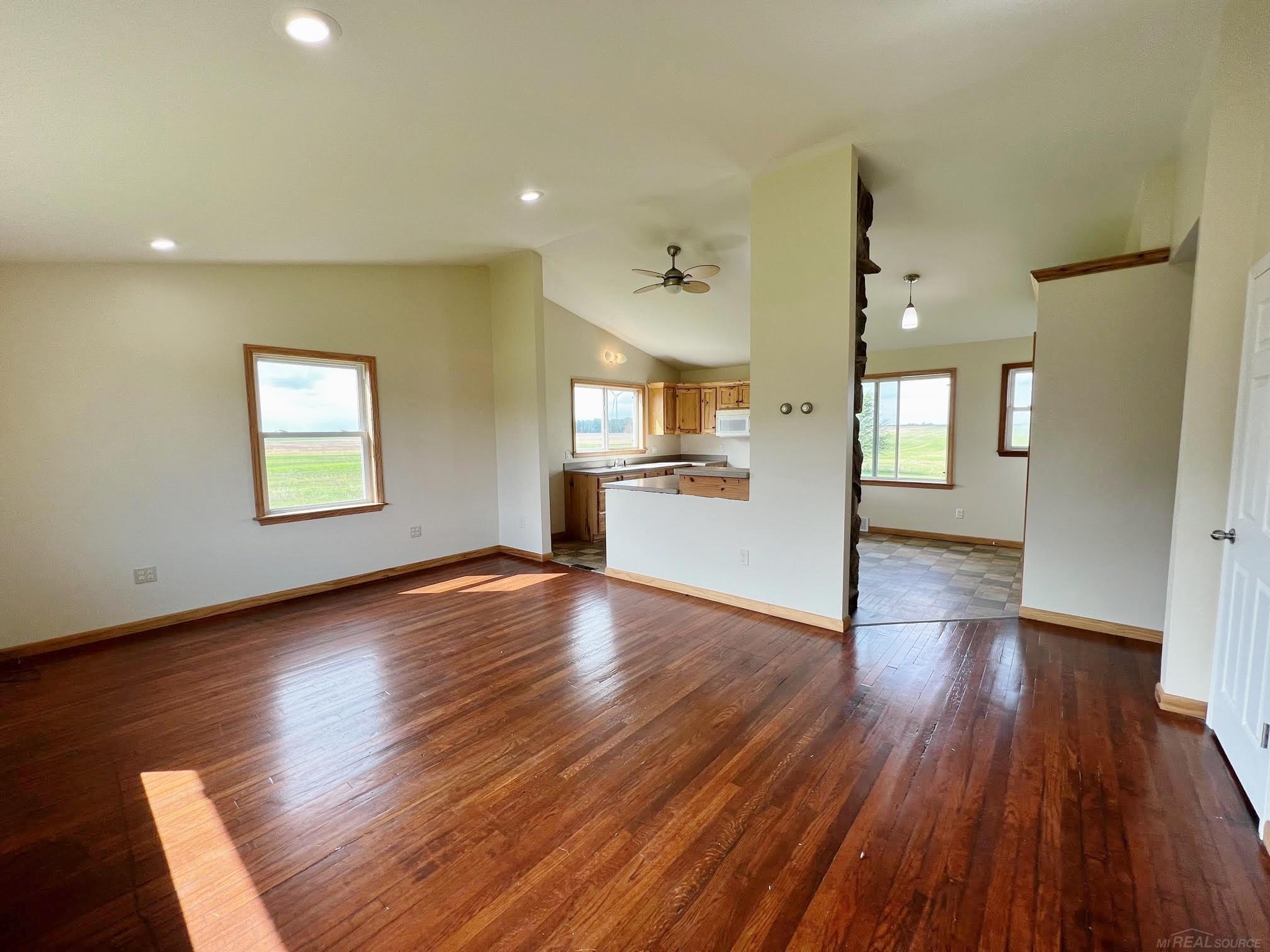 5429 North Ruth Road Deckerville, MI 48427 - Photo 7 of 17 50121343-6.JPG