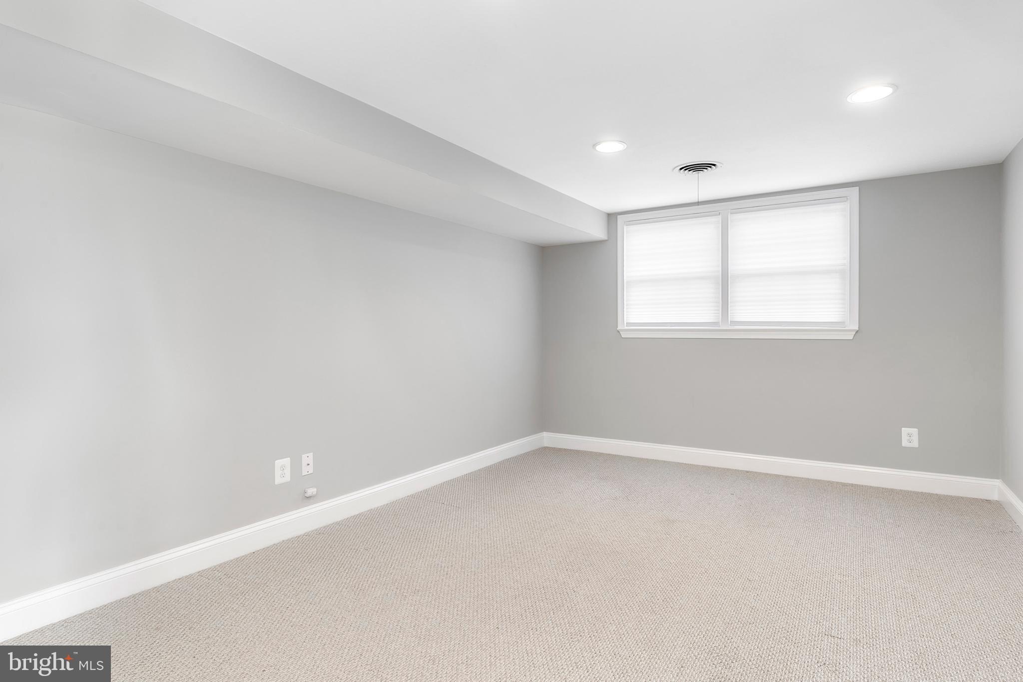 7525 Inzer Street Springfield, VA 22151 - Photo 4 of 39