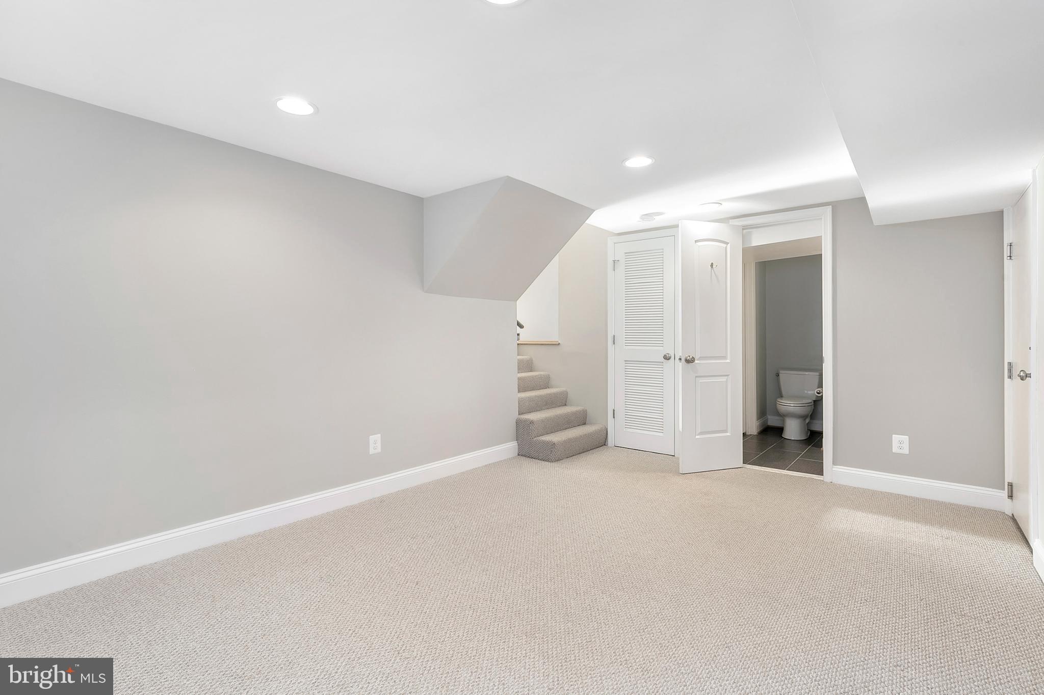 7525 Inzer Street Springfield, VA 22151 - Photo 5 of 39