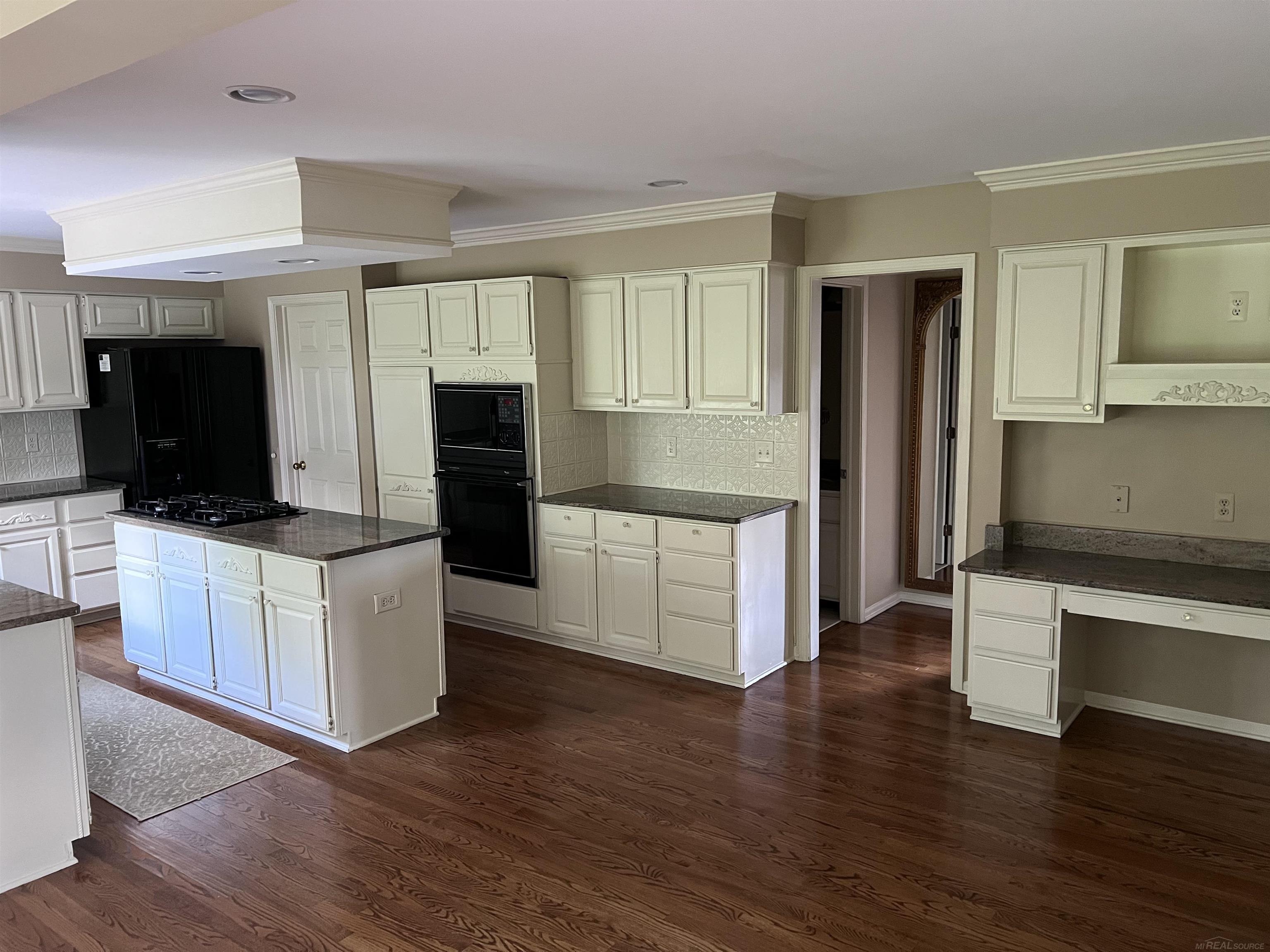 1691 Foresthill Drive Rochester, MI 48306 - Photo 11 of 41 50087048-10.JPG
