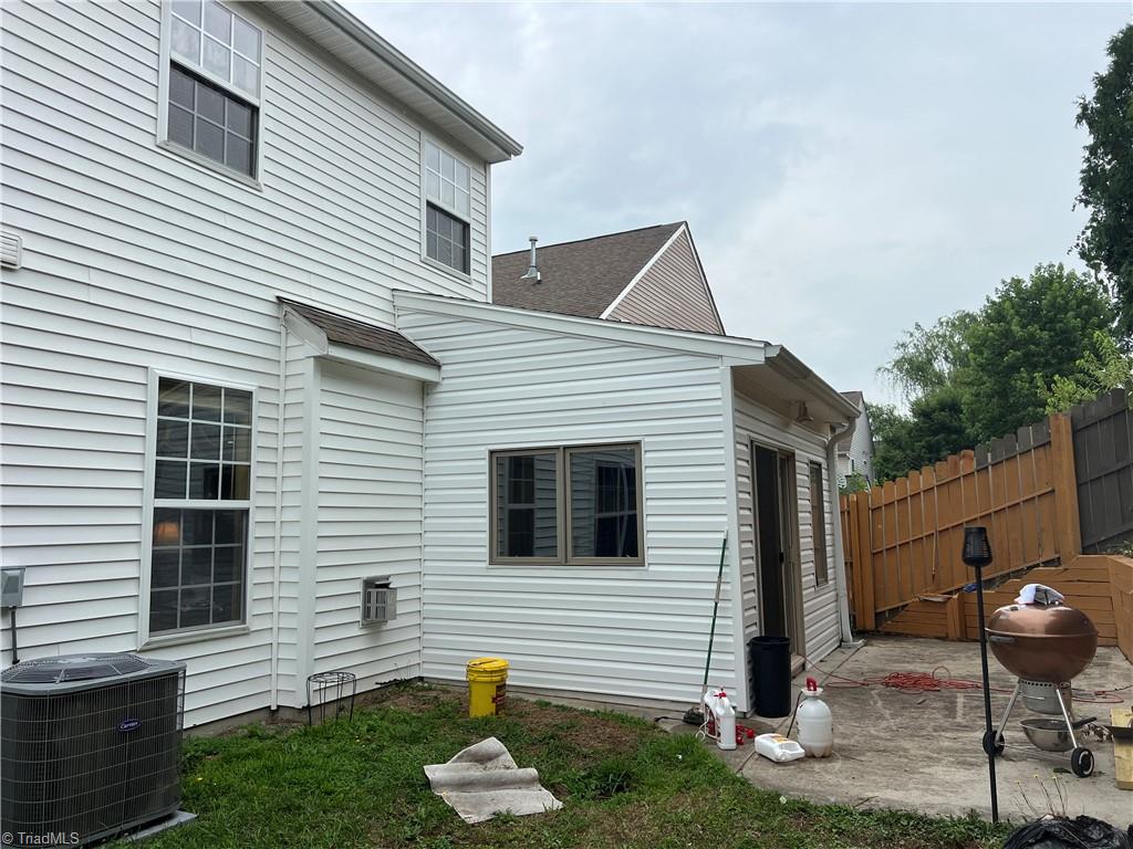 721 Spinning Wheel Point High Point, NC 27265 - Photo 5 of 46
