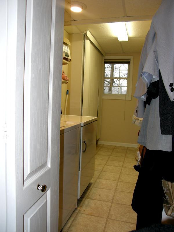 1101 Wood Ridge Road Lexington, KY 40514 - Photo 25 of 32 LARGE LAUNDRY