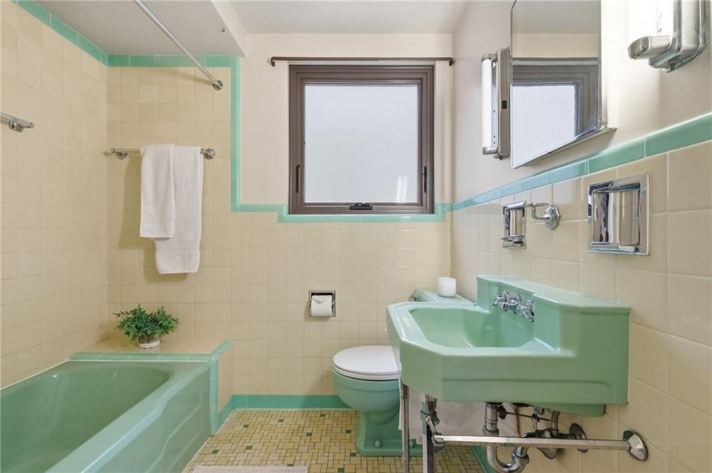 408 Burlington Road Pittsburgh, PA 15221 - Photo 20 of 34