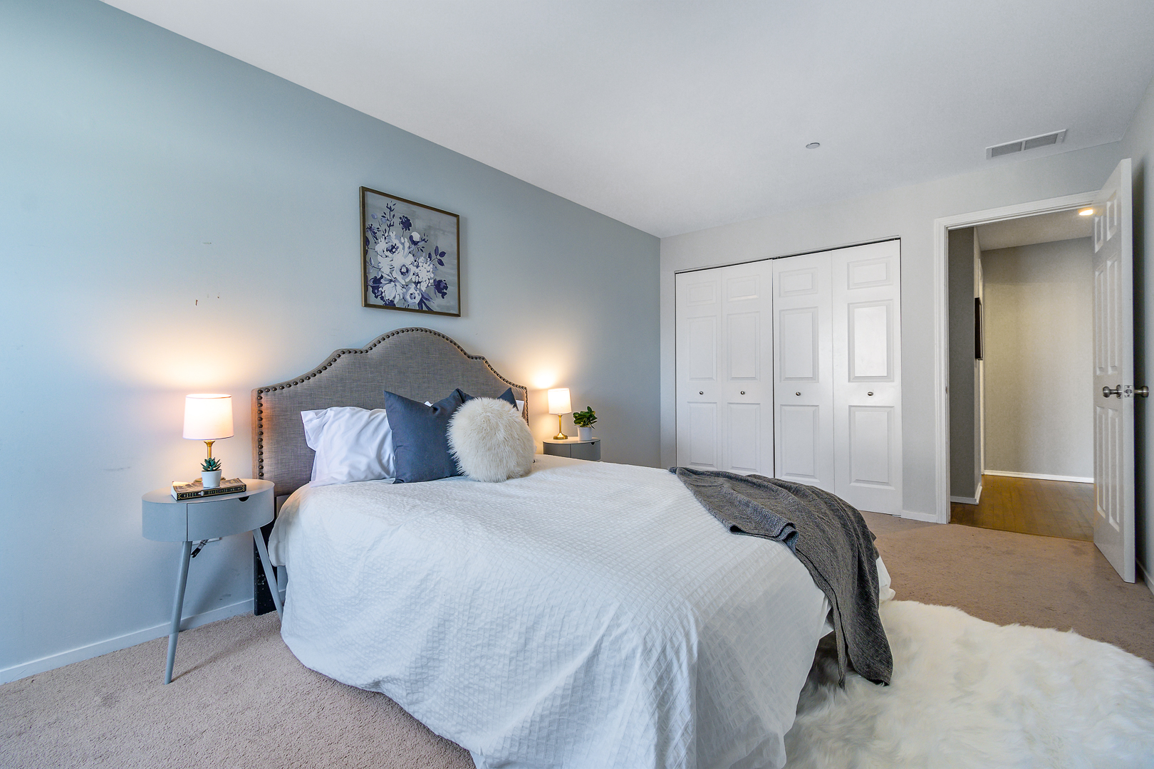 51 West 15th Street, Unit K2 Chicago, IL 60605 - Photo 22 of 28 a bedroom with a bed and a lamp