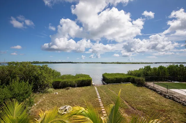 $1,025,000 | 231 West Indies Drive, Summerland Key, FL 33042