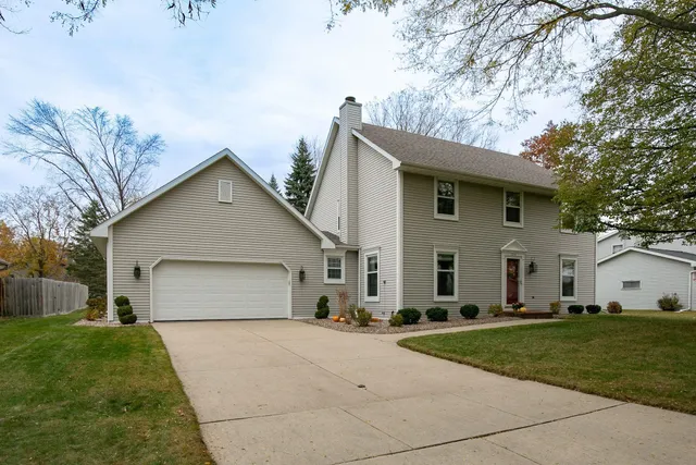 $429,900 | 2768 Independence Drive, Green Bay, WI 54304