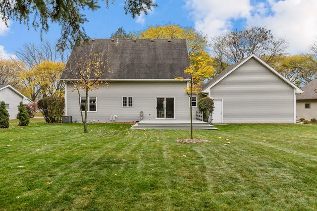 $429,900 | 2768 Independence Drive, Green Bay, WI 54304