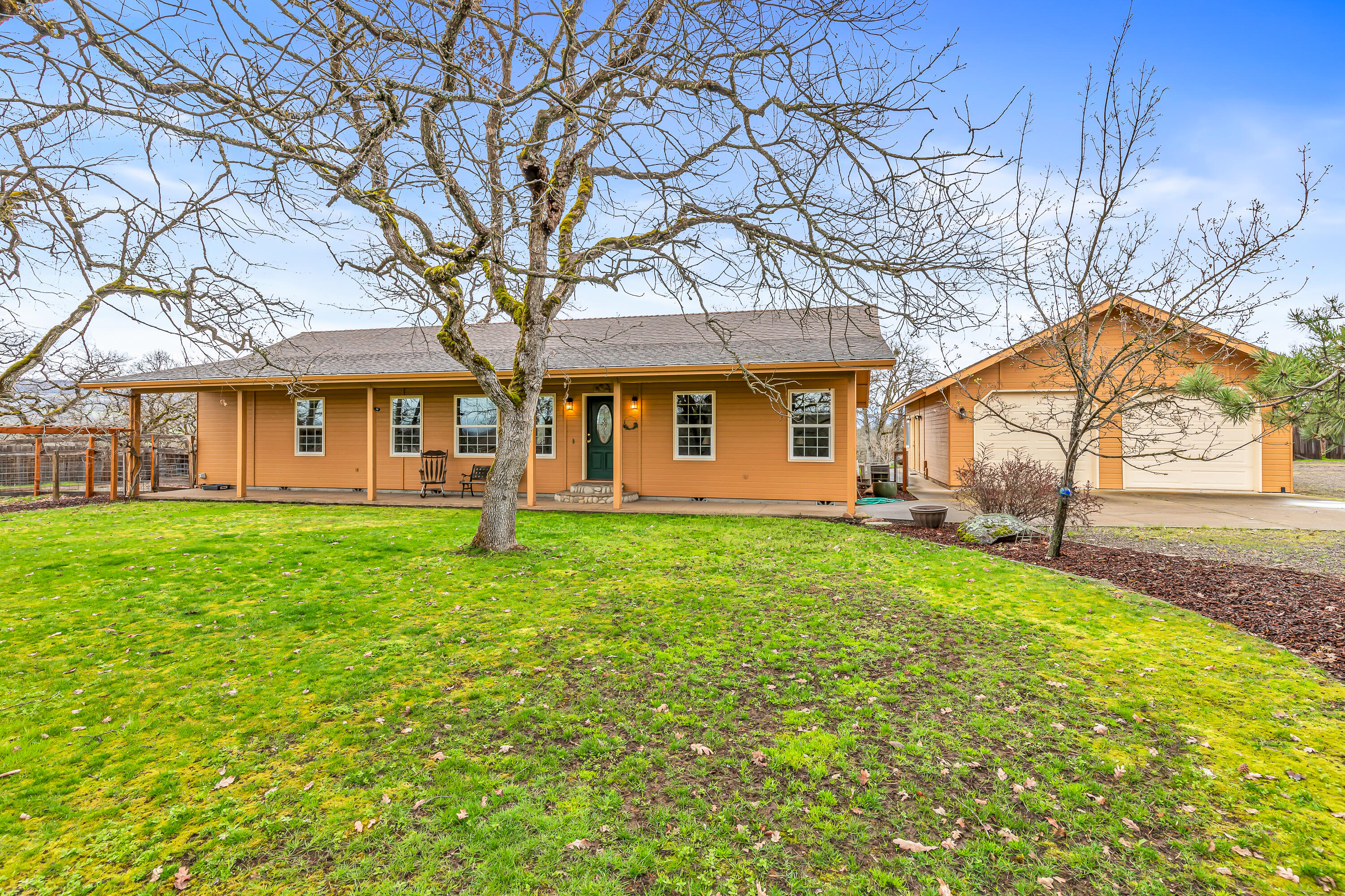 446 Ayres Road Eagle Point, OR 97524 - Photo 5 of 59 05