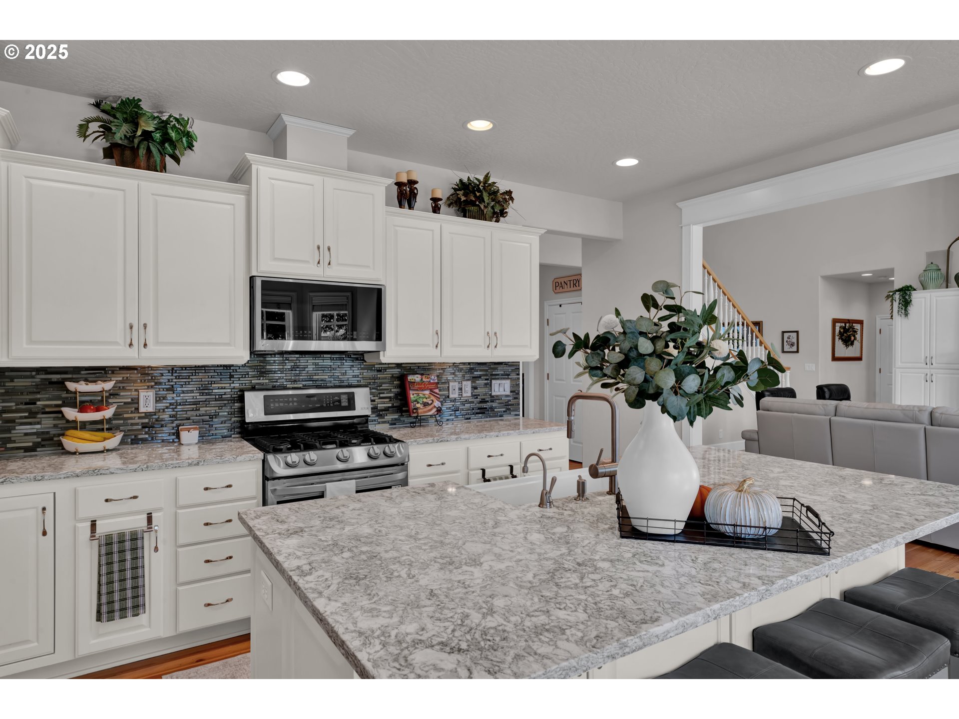 685 St Andrews Loop Creswell, OR 97426 - Photo 19 of 47 a kitchen with white cabinets and appliances