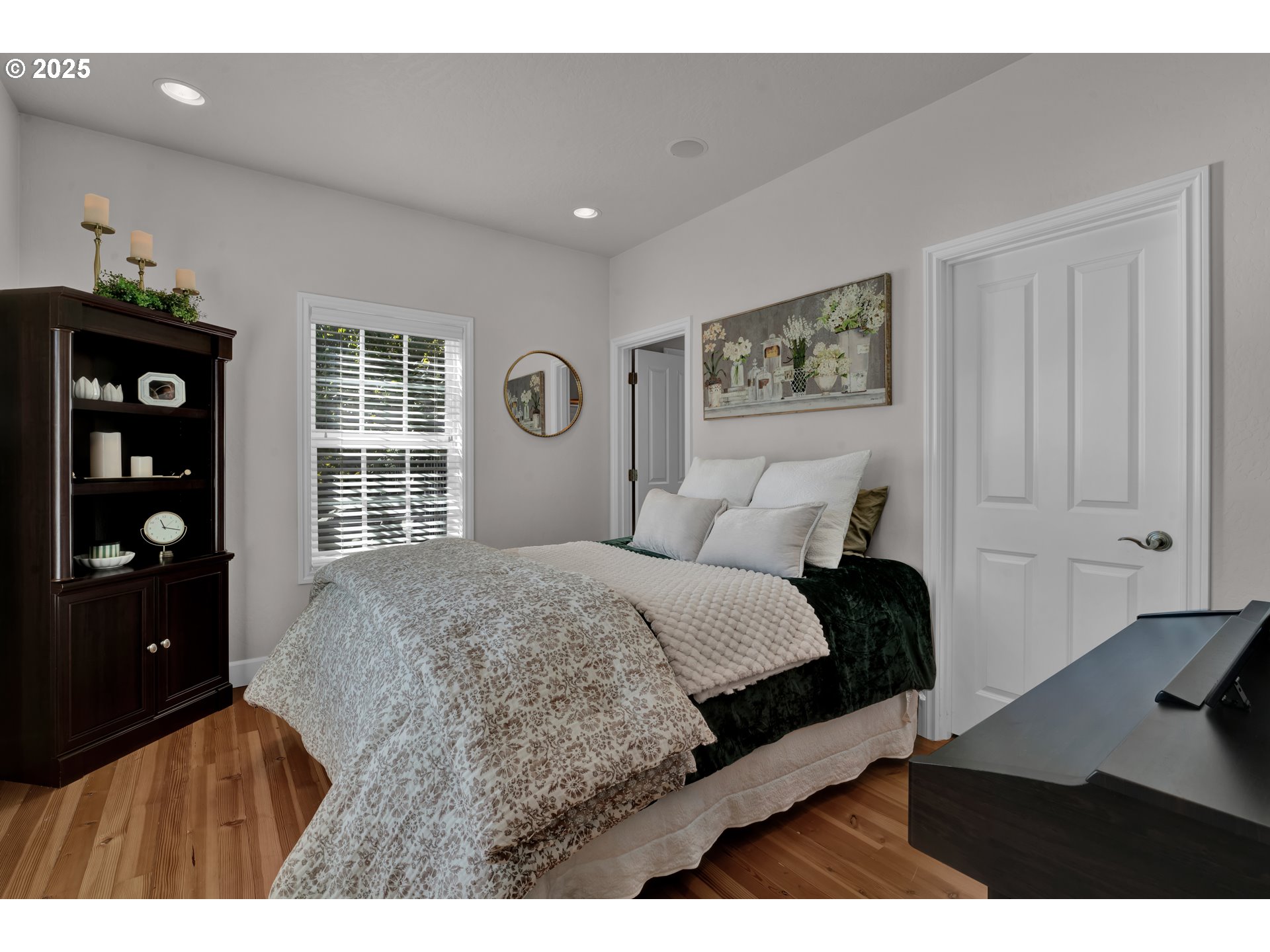 685 St Andrews Loop Creswell, OR 97426 - Photo 27 of 47 a bedroom with a bed and a window