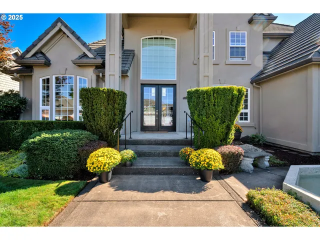 a view of outdoor space yard and patio