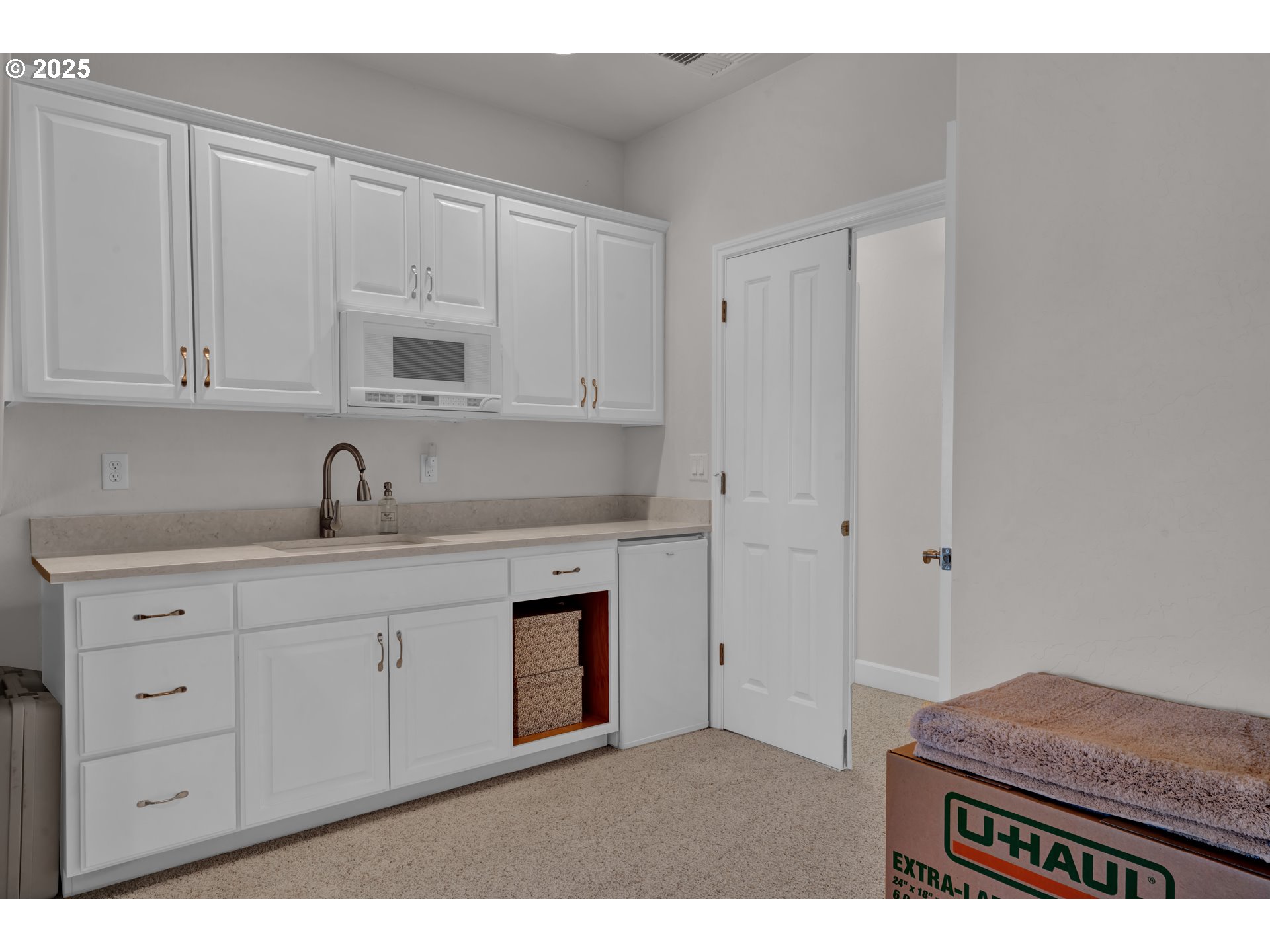 685 St Andrews Loop Creswell, OR 97426 - Photo 38 of 47 a kitchen with granite countertop white cabinets and sink