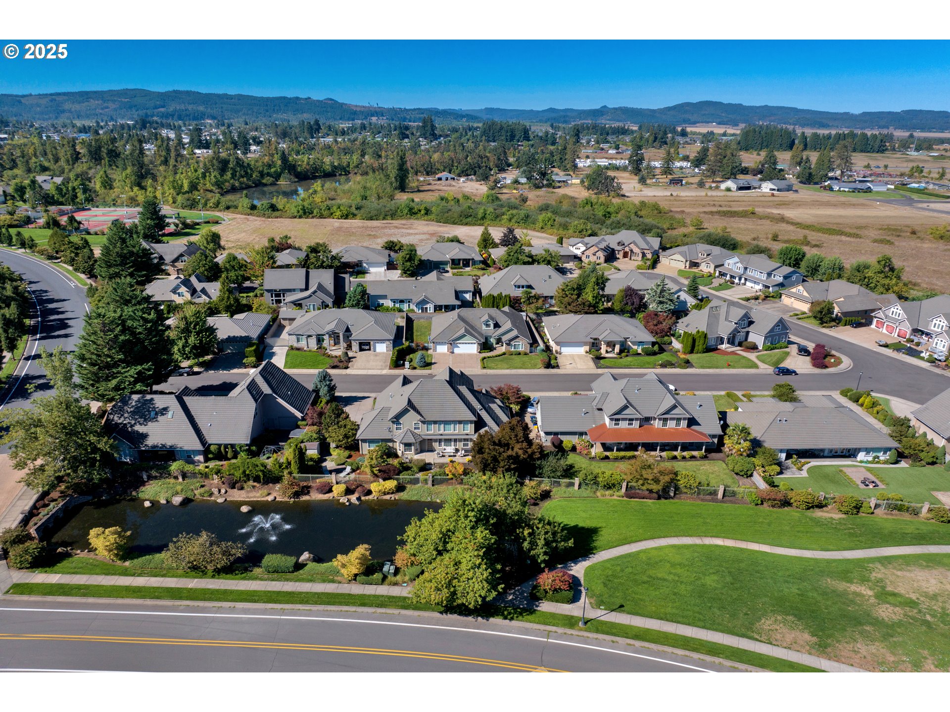 685 St Andrews Loop Creswell, OR 97426 - Photo 46 of 47 an aerial view of a house with a outdoor space
